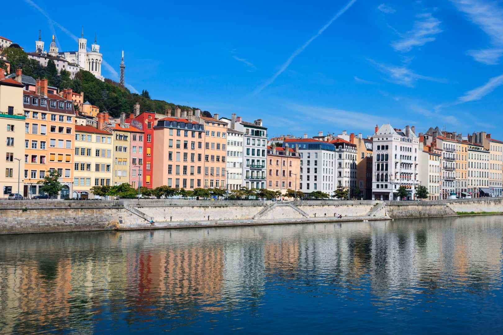 Belle vue sur la Saône dans la ville de Lyon, France © vwalakte, magnific.com