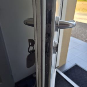Remplacement Serrure Porte d'Entrée à Cormoranche | SG Serrurerie